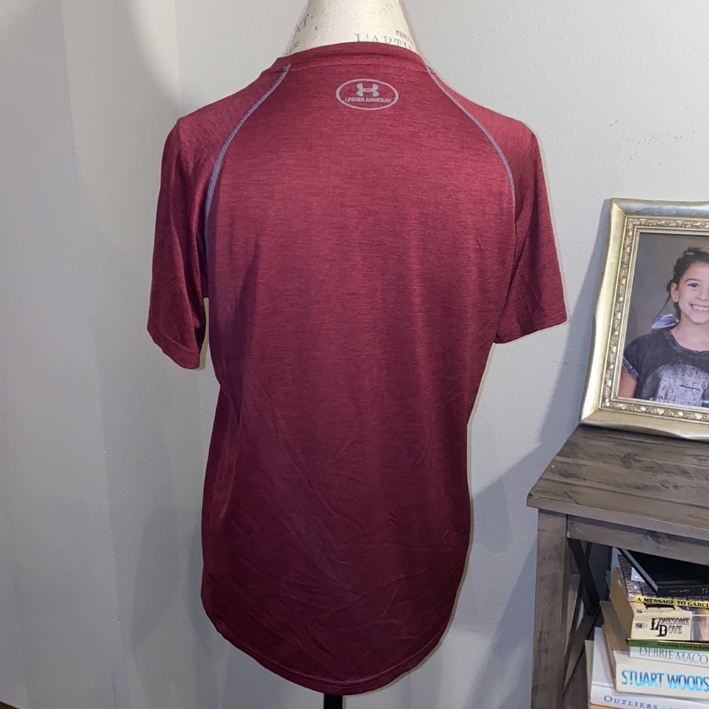 Under Armour maroon lightweight athletic shirt SM - Picture 2 of 4